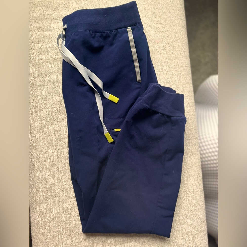 FIGS women’s jogger scrubs SMALL